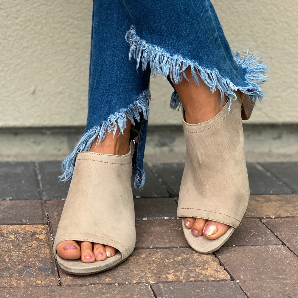 Distressed Leather Kitten Heel Peep Toe Sandal - Picture 7 of 8